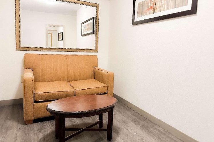 DOUBLE KING SIZE BED Room
