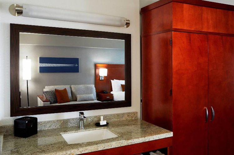 DOUBLE KING SIZE BED Room