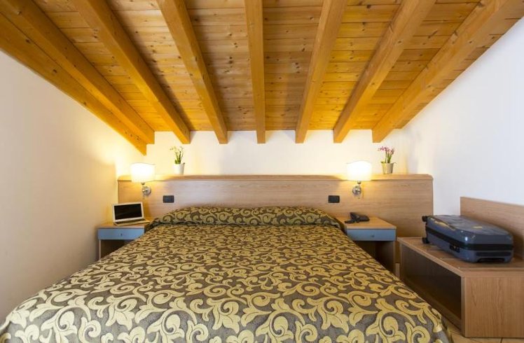 DOUBLE STANDARD Room
