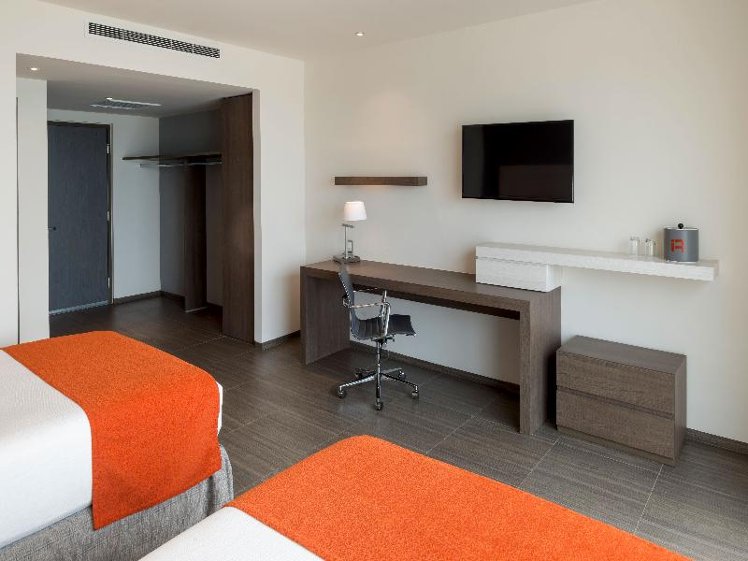 DOUBLE DELUXE TWO BEDS Room