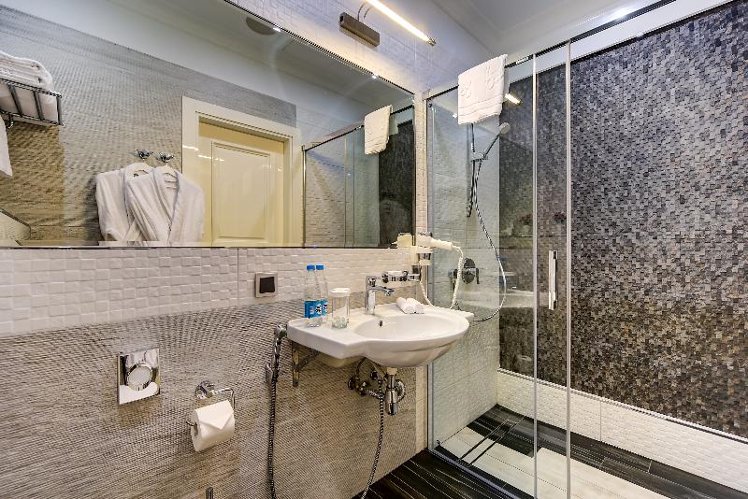 DOUBLE SINGLE USE COMFORT Room