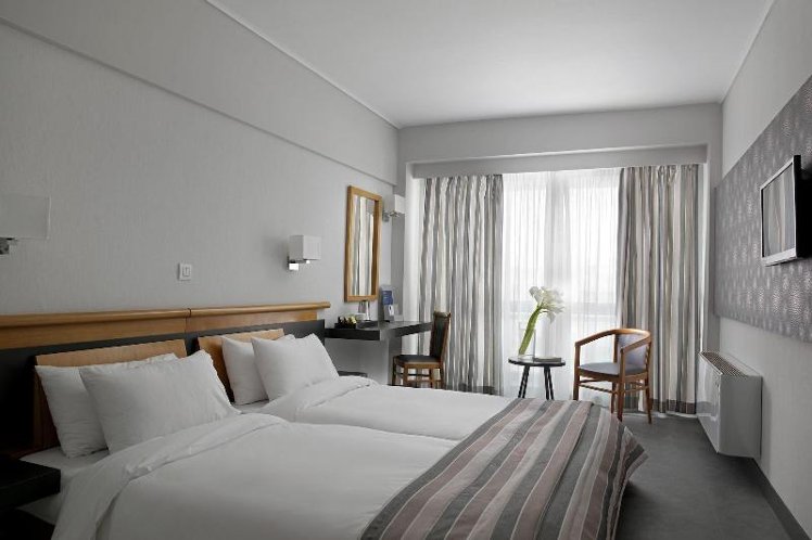 DOUBLE QUEEN SIZE BED Room