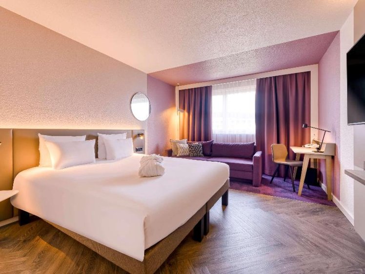 DOUBLE EXECUTIVE QUEEN BED Room