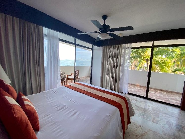 SUITE OCEAN FRONT TWO DOUBLE BEDS Room