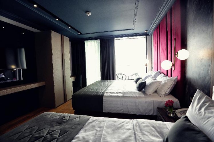 TRIPLE SEA FRONT Room