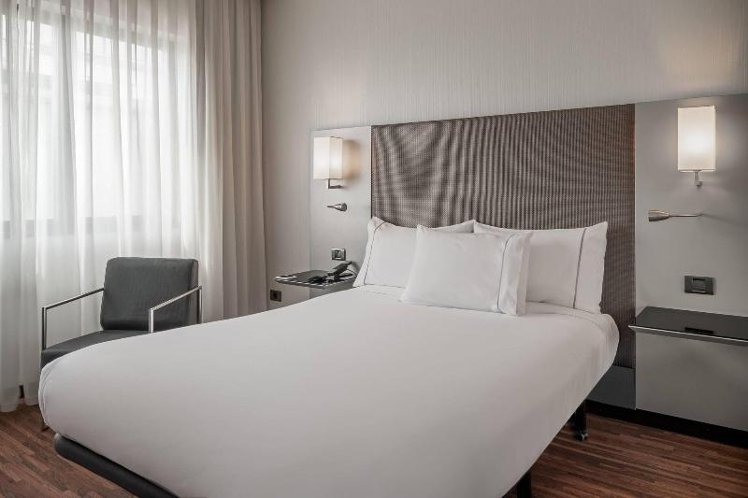 DOUBLE QUEEN SIZE BED Room