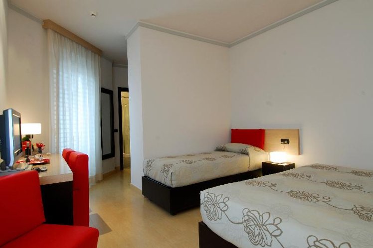 TRIPLE STANDARD Room
