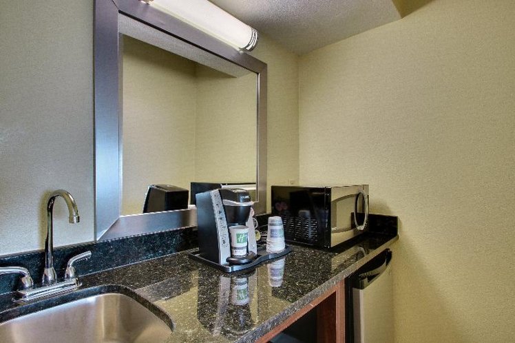 DOUBLE TWO QUEEN BEDS Room