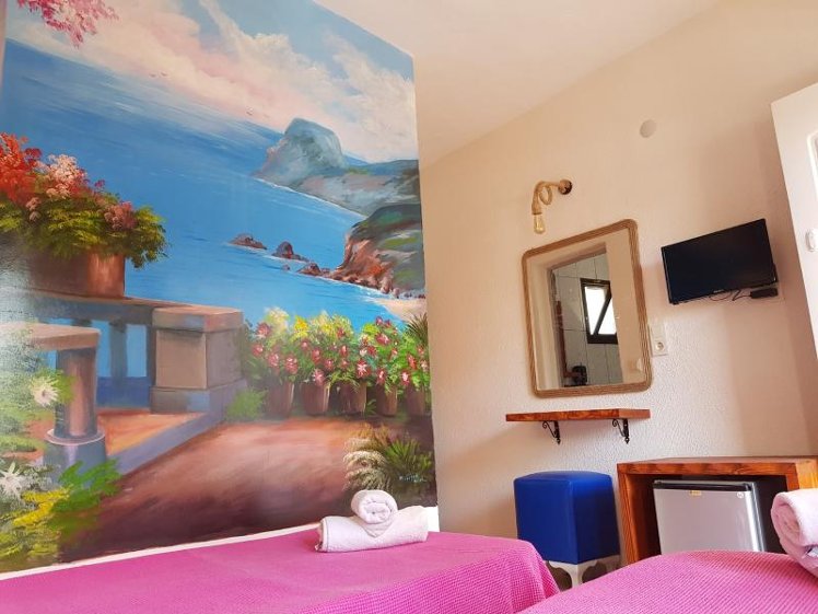 DOUBLE POOL VIEW Room