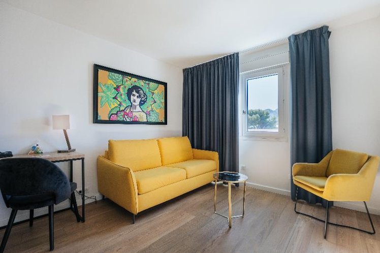 SUITE QUEEN SIZE BED Room