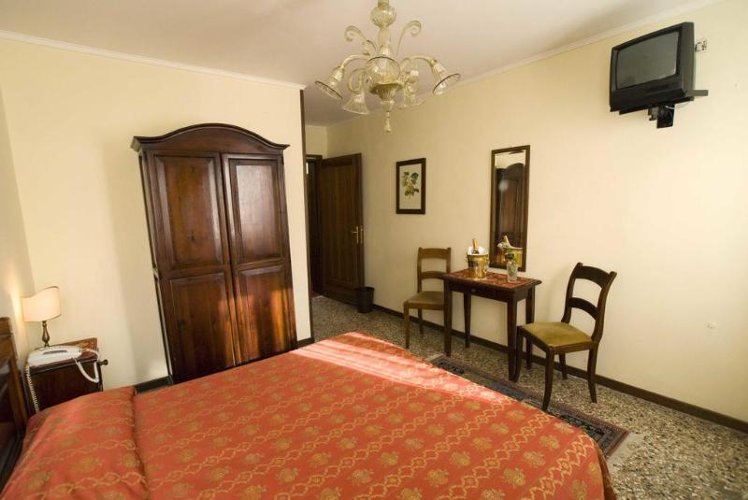 DOUBLE STANDARD Room