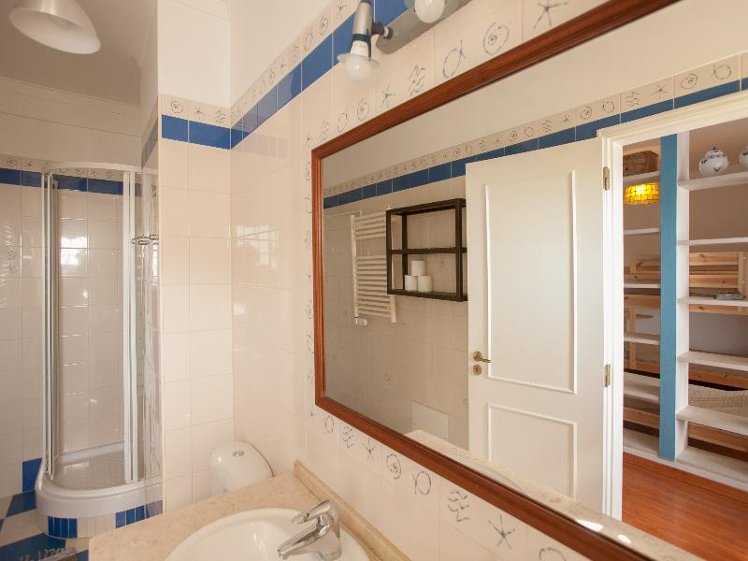 Bed in dormitory CAPACITY 6 Room