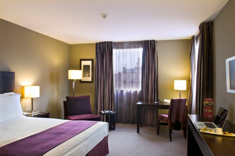 TRIPLE STANDARD Room