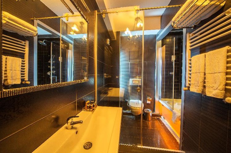SUITE CAPACITY 3 Room