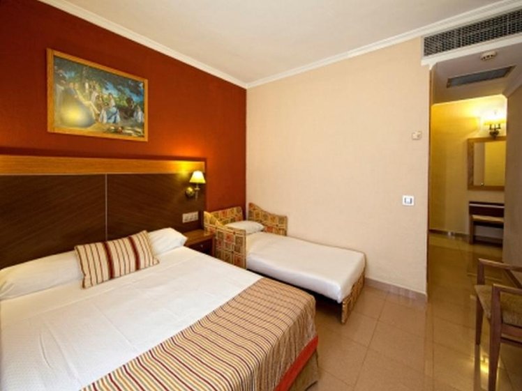 TRIPLE STANDARD Room