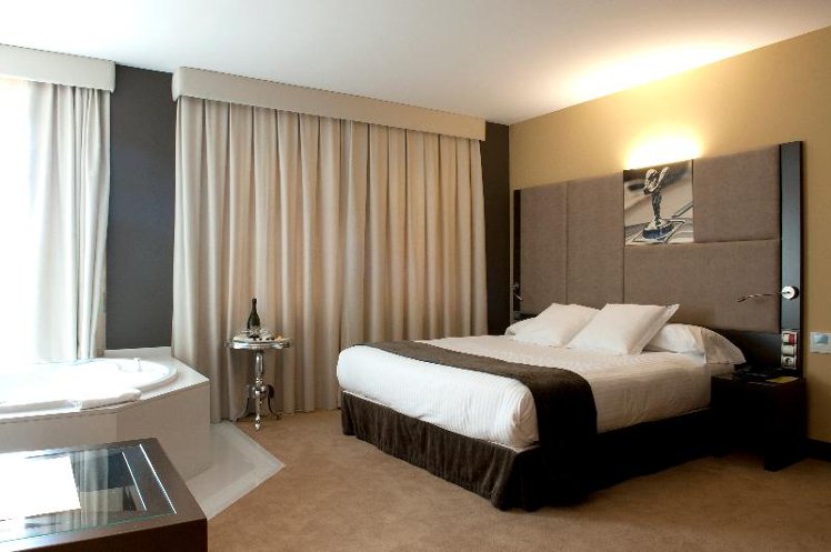 DOUBLE WITH JACUZZI Room