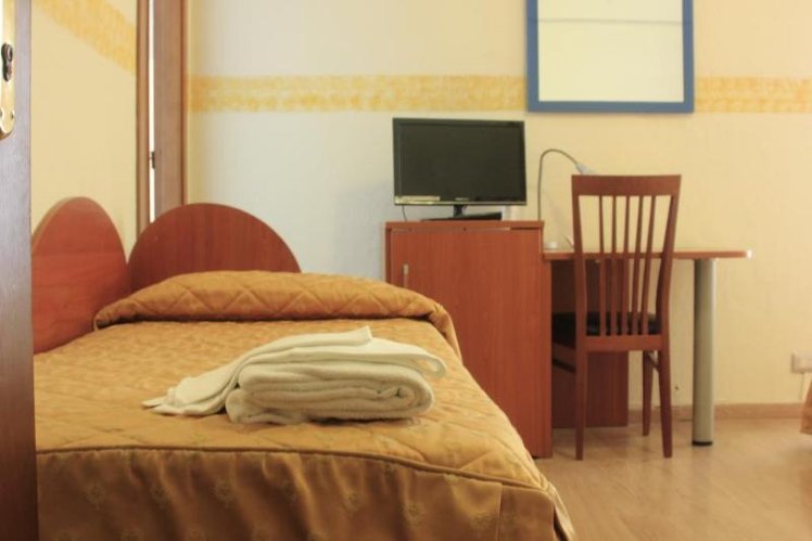 SINGLE STANDARD Room