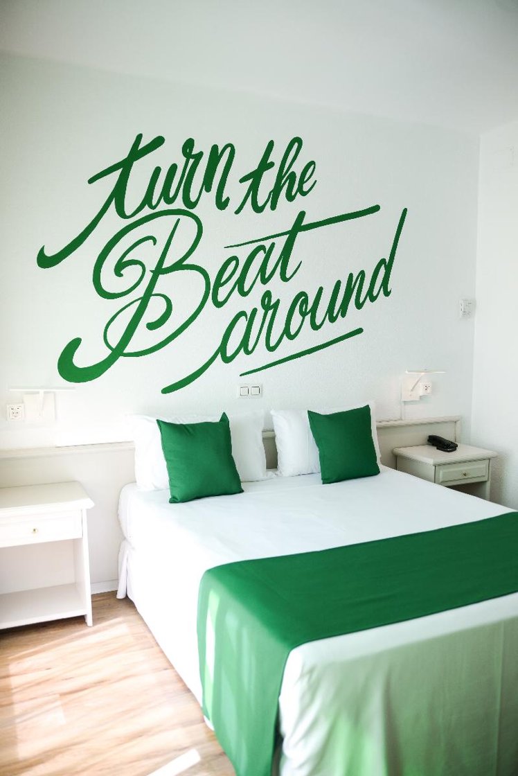 DOUBLE SINGLE USE STANDARD Room