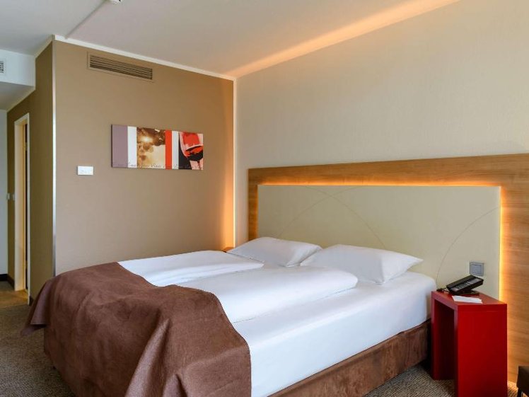 DOUBLE SUPERIOR KING BED Room