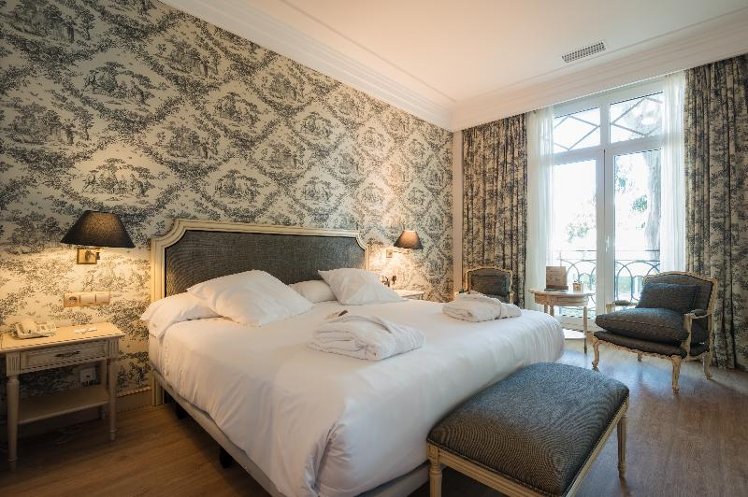 JUNIOR SUITE STANDARD Room