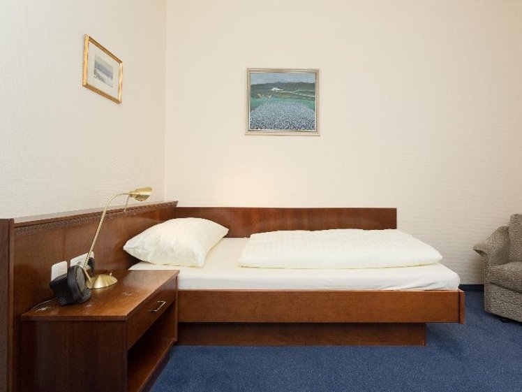 SINGLE STANDARD Room