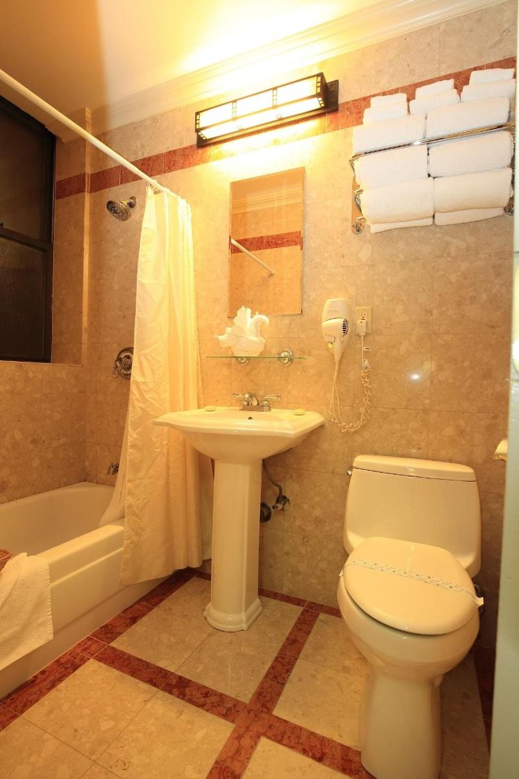 STUDIO QUEEN SIZE BED Room