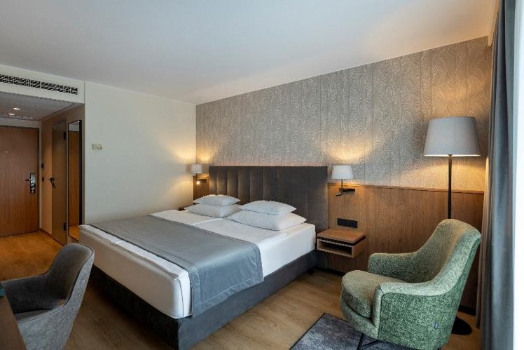 Double or Twin DELUXE Room