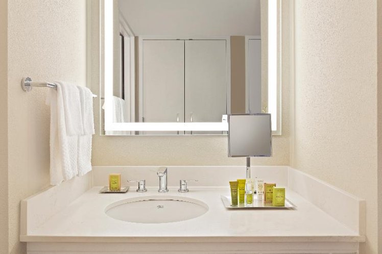 DOUBLE DELUXE TWO QUEEN BEDS Room