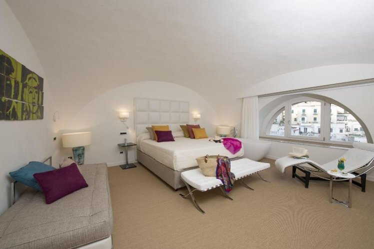 TRIPLE DELUXE CITY VIEW Room