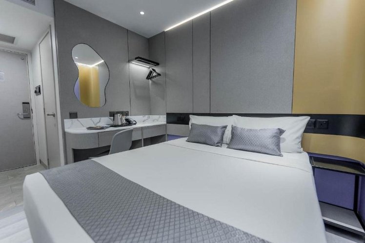 Hotel 81 Palace