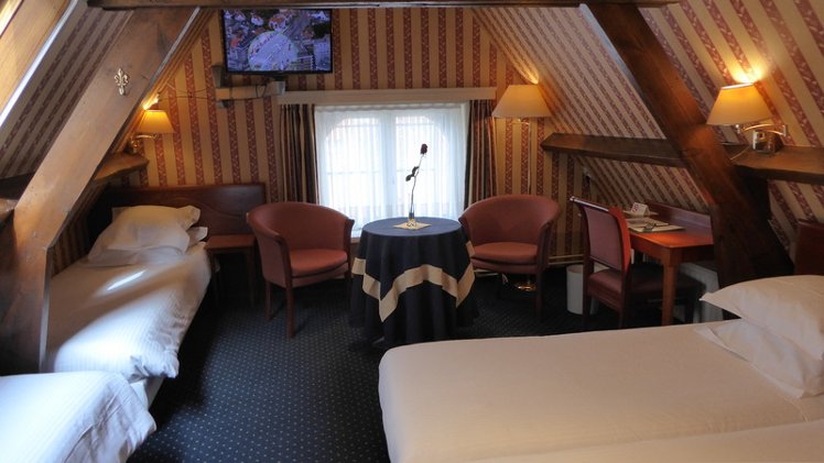QUADRUPLE STANDARD Room