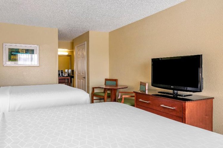 DOUBLE TWO QUEEN BEDS Room