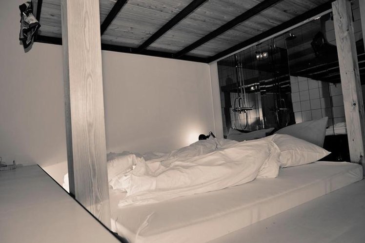 DOUBLE KING SIZE BED Room