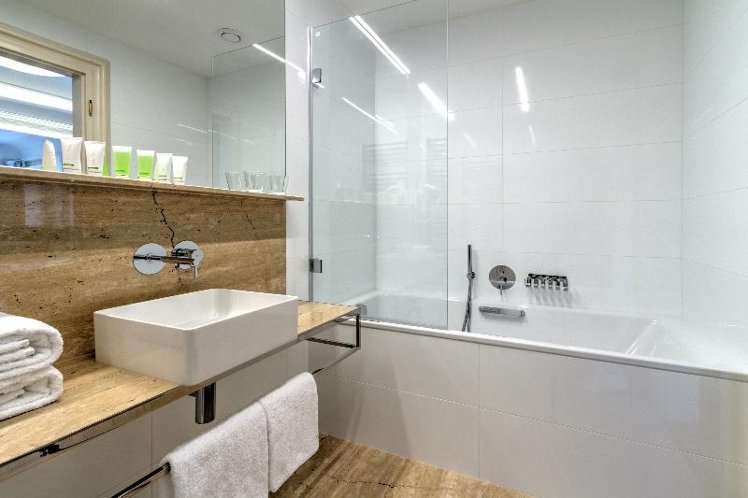 Double or Twin DELUXE Room