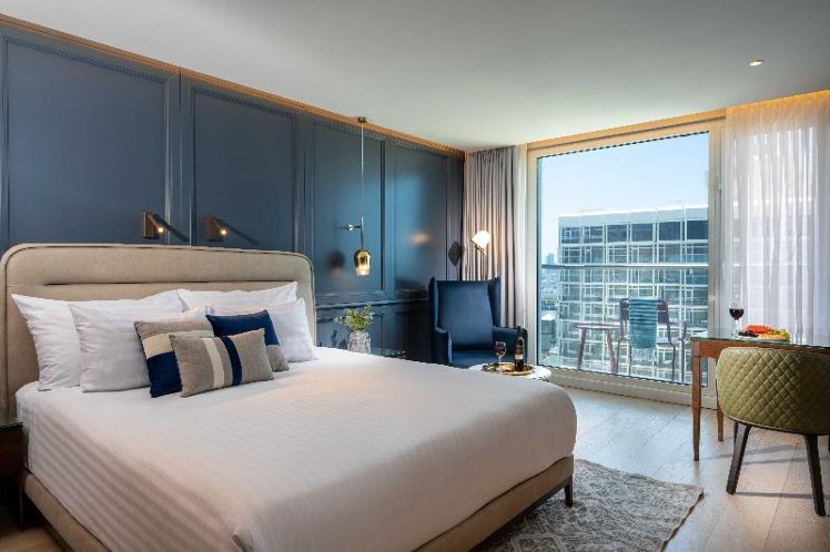 DOUBLE KING SIZE BED Room
