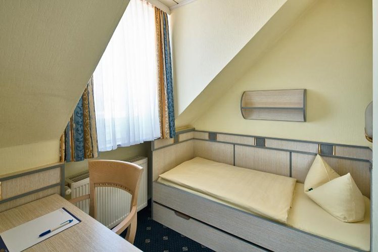 TRIPLE STANDARD Room