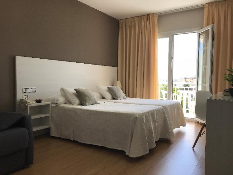 DOUBLE STANDARD Room