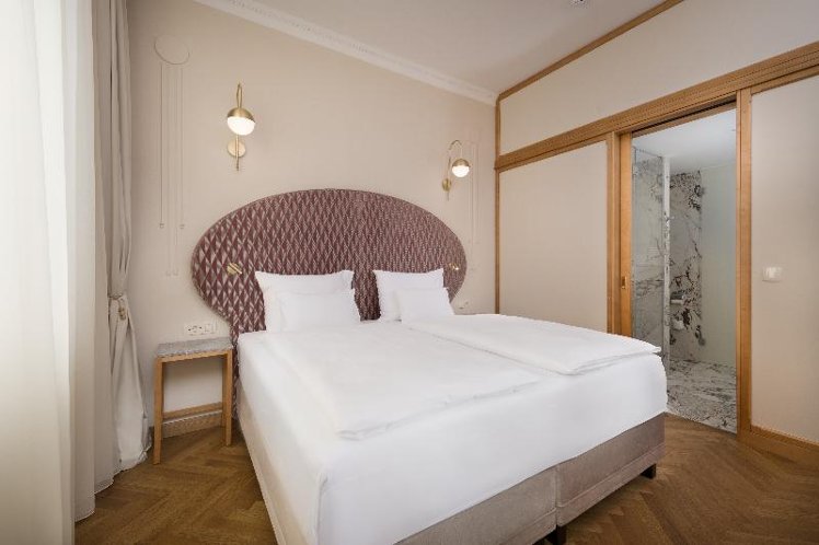 JUNIOR SUITE STANDARD Room