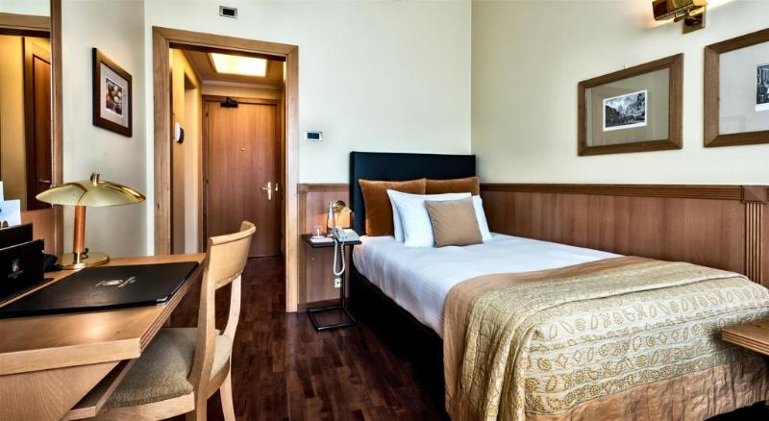 SINGLE BUSINESS Room