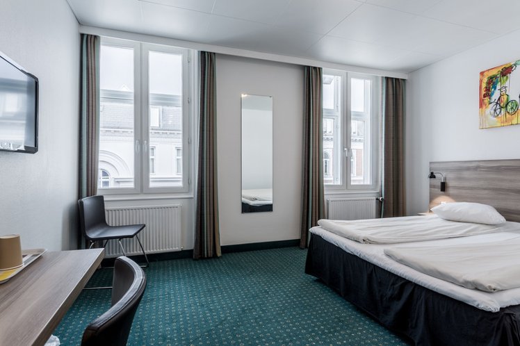 DOUBLE STANDARD Room