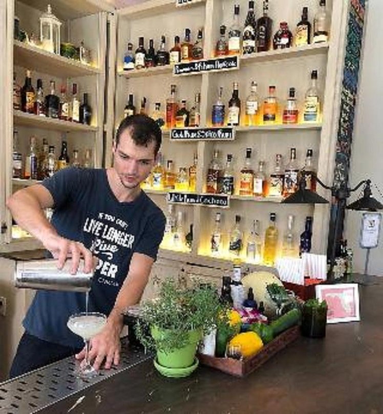 Bar