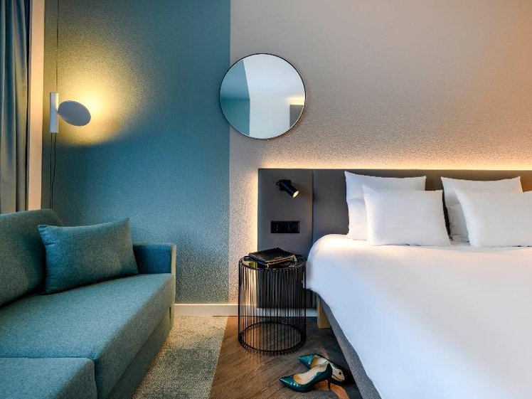 DOUBLE EXECUTIVE QUEEN BED Room