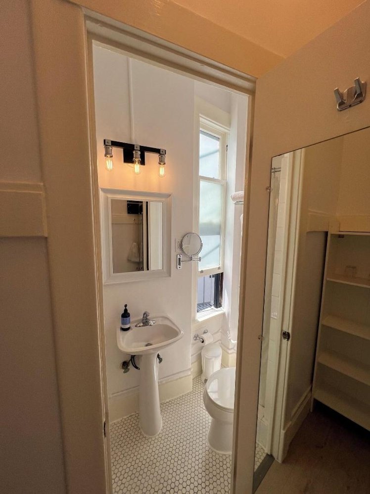 DOUBLE KING SIZE BED Room