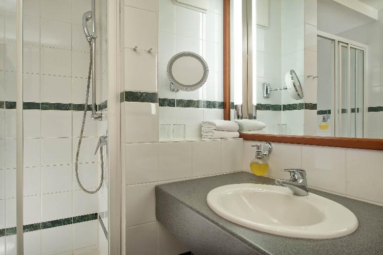 SINGLE STANDARD Room