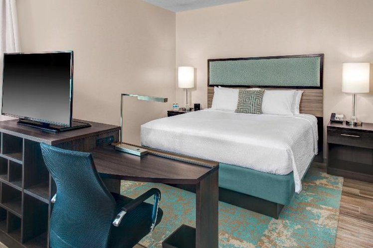 STUDIO KING SIZE BED Room