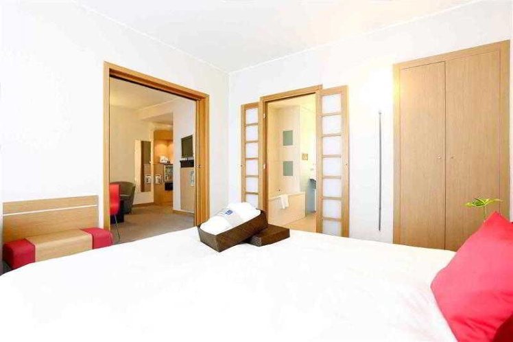 DOUBLE SUPERIOR KING BED Room