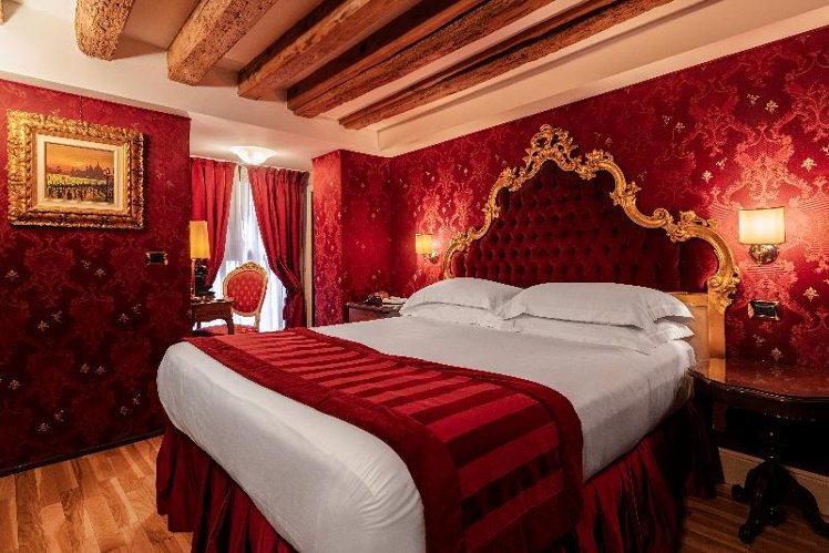 DOUBLE STANDARD Room