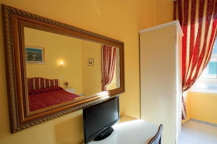 Hotel Bed In Roma