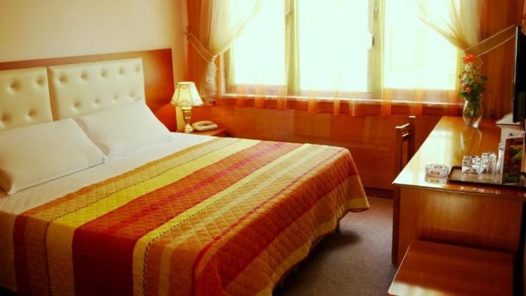 DOUBLE SINGLE USE STANDARD Room