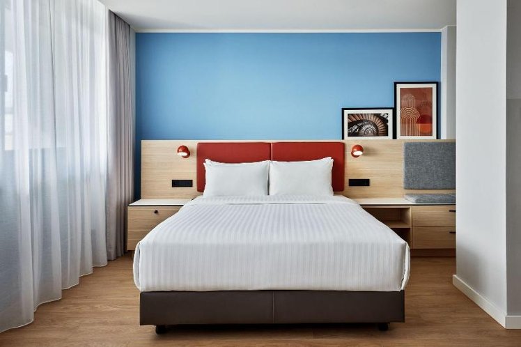 STUDIO QUEEN SIZE BED Room